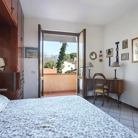 Mirella, 100 Metri Dal Mare